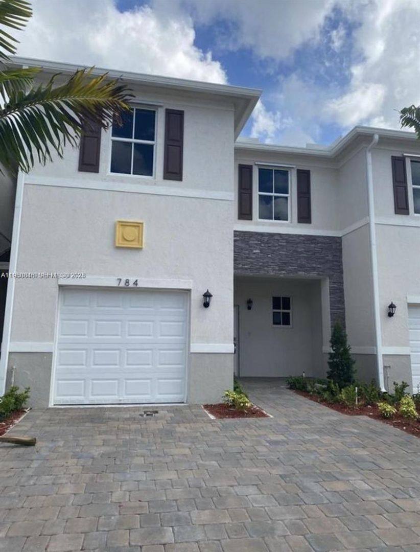 Townhouse for rent at 784 SE 19th St, Homestead, FL 33034