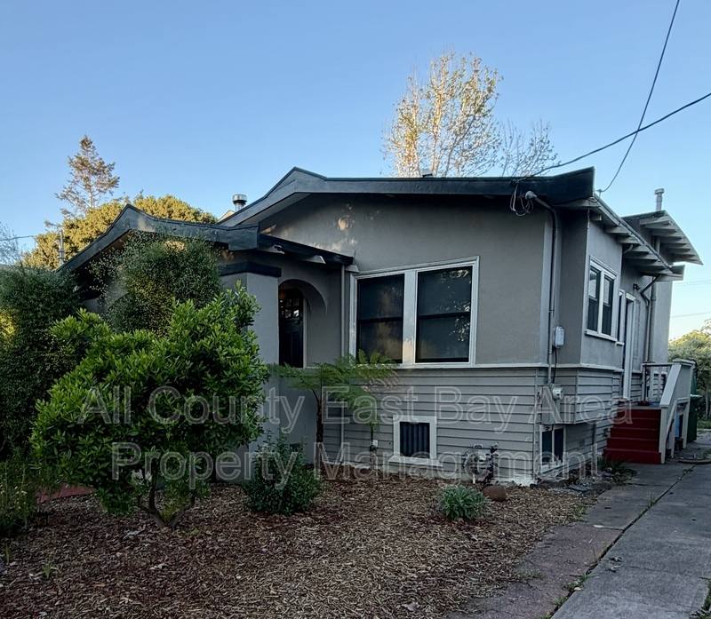 House for rent at 2306 Spaulding Ave, Berkeley, CA 94703