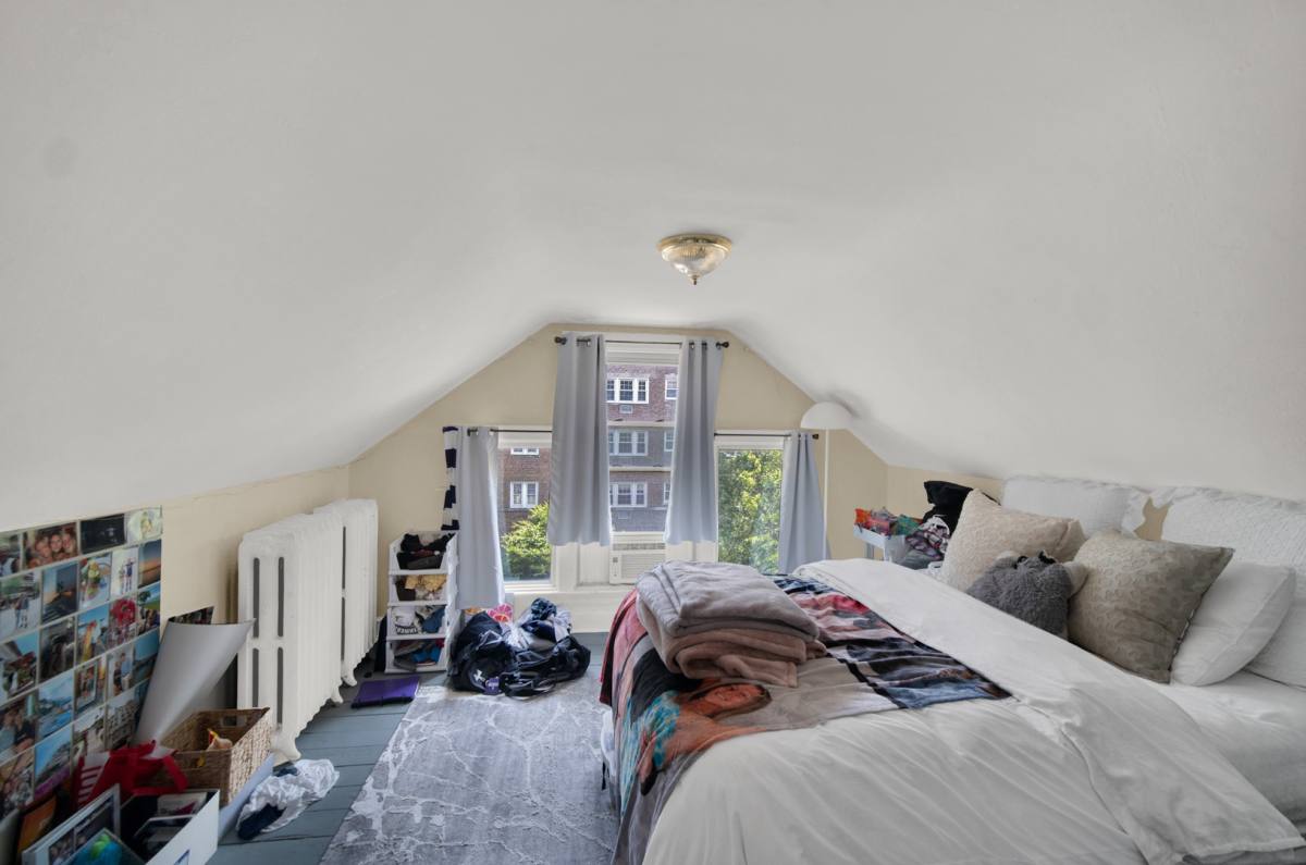 Apartment for rent at 807 Foster St, Evanston, IL 60201