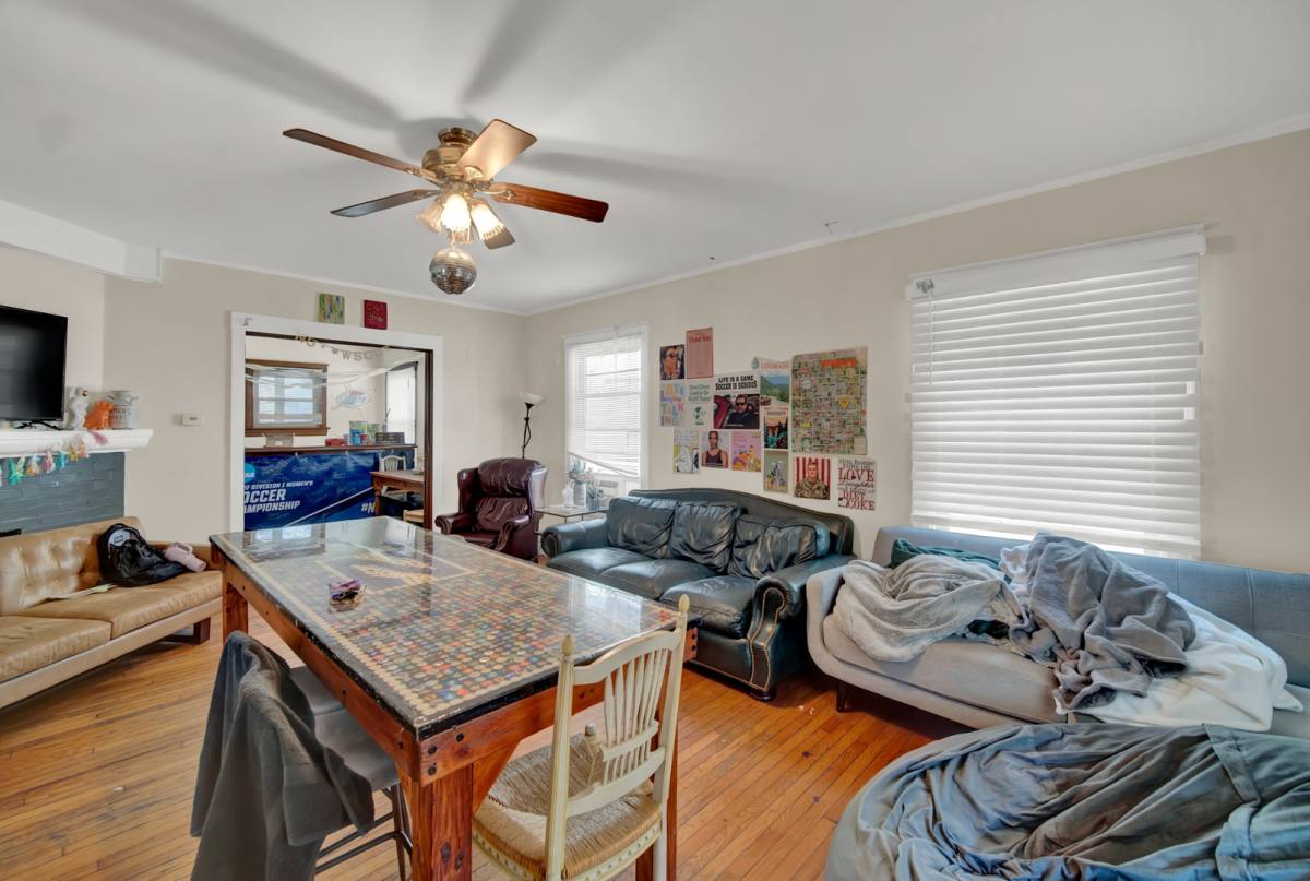 Apartment for rent at 807 Foster St, Evanston, IL 60201