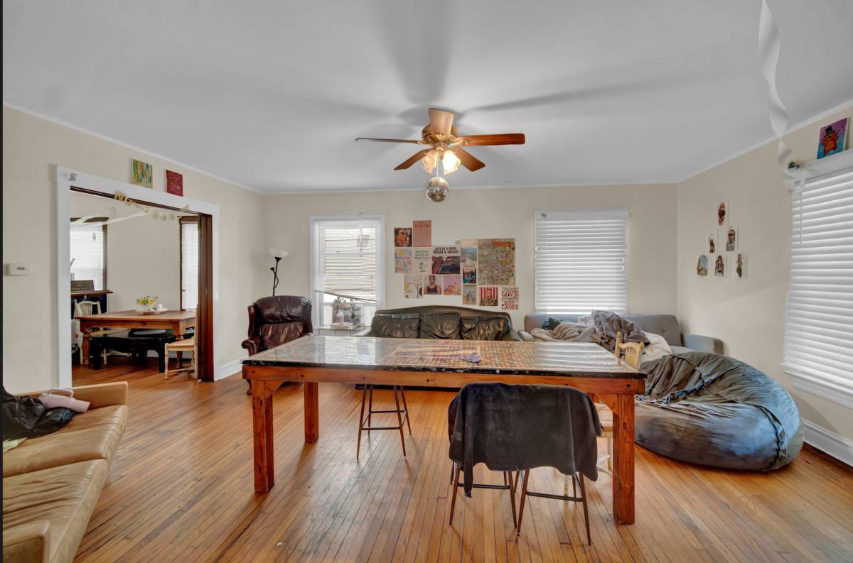 Apartment for rent at 807 Foster St, Evanston, IL 60201