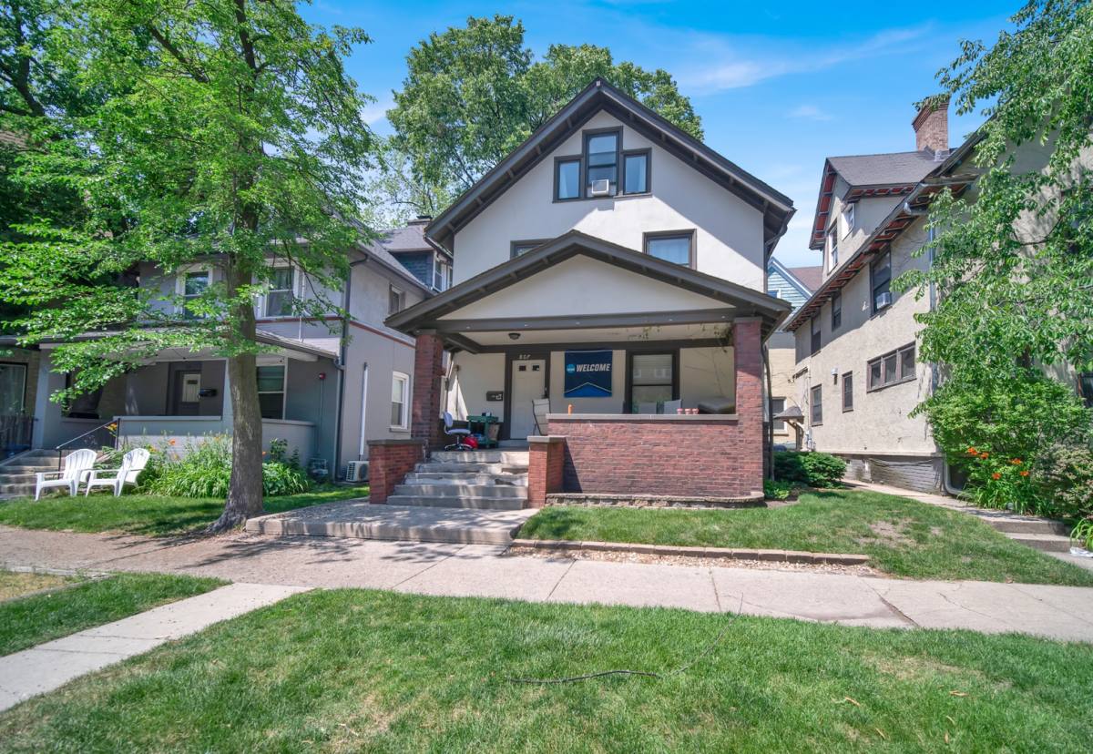 Apartment for rent at 807 Foster St, Evanston, IL 60201