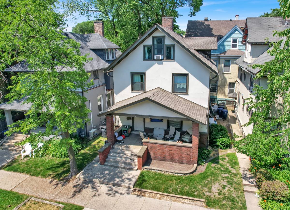 Apartment for rent at 807 Foster St, Evanston, IL 60201
