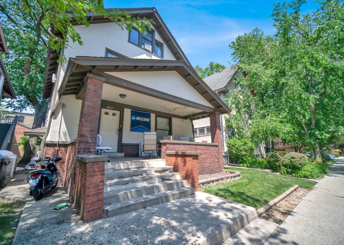 Apartment for rent at 807 Foster St, Evanston, IL 60201