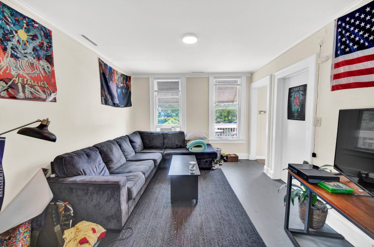 Apartment for rent at 919 Foster St, Evanston, IL 60201
