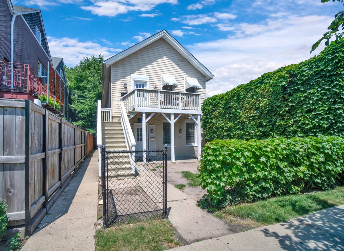 Apartment for rent at 919 Foster St, Evanston, IL 60201