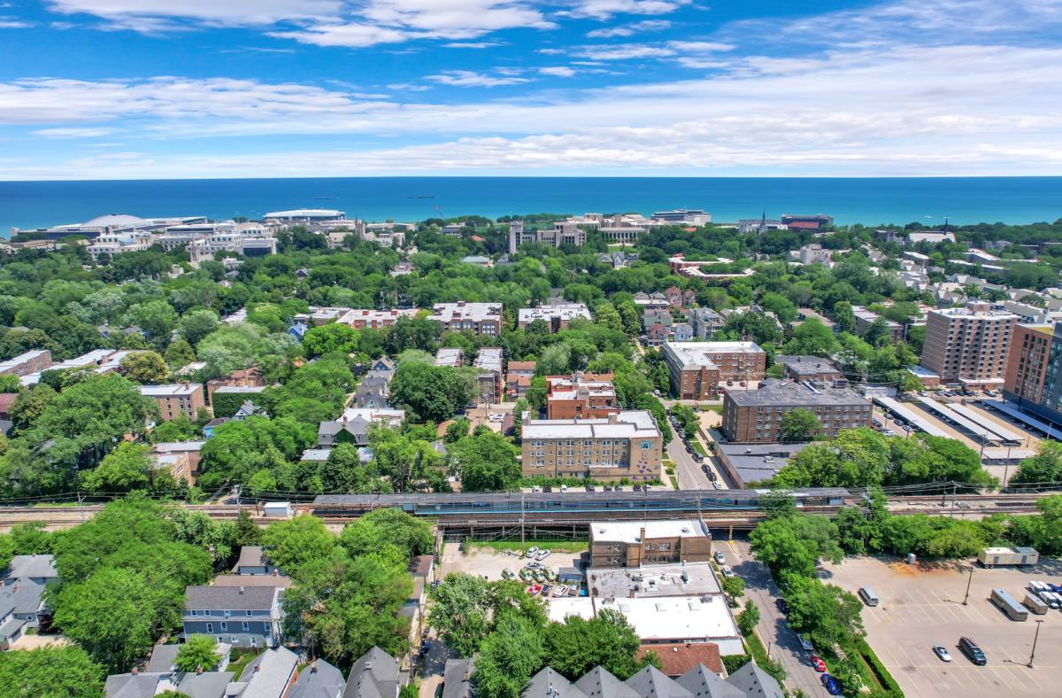 Apartment for rent at 919 Foster St, Evanston, IL 60201