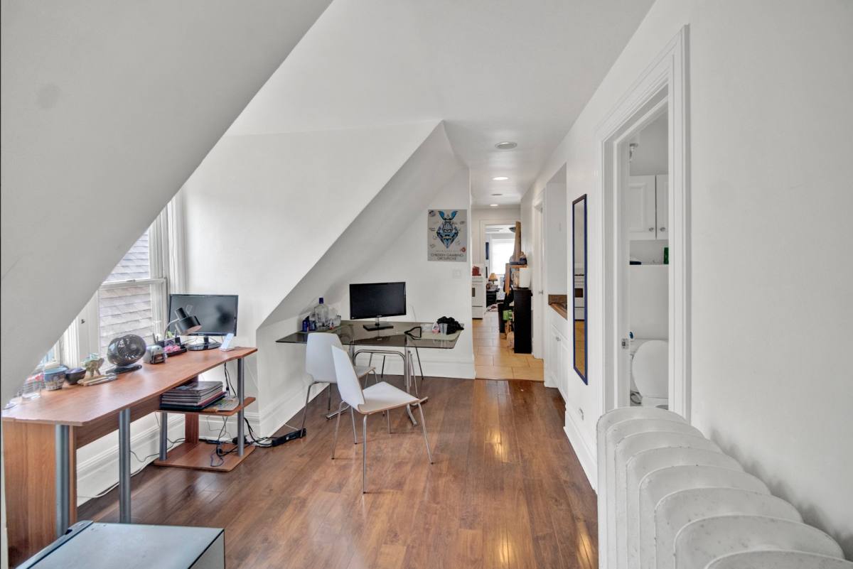 Apartment for rent at 2026 Maple Ave, Evanston, IL 60201