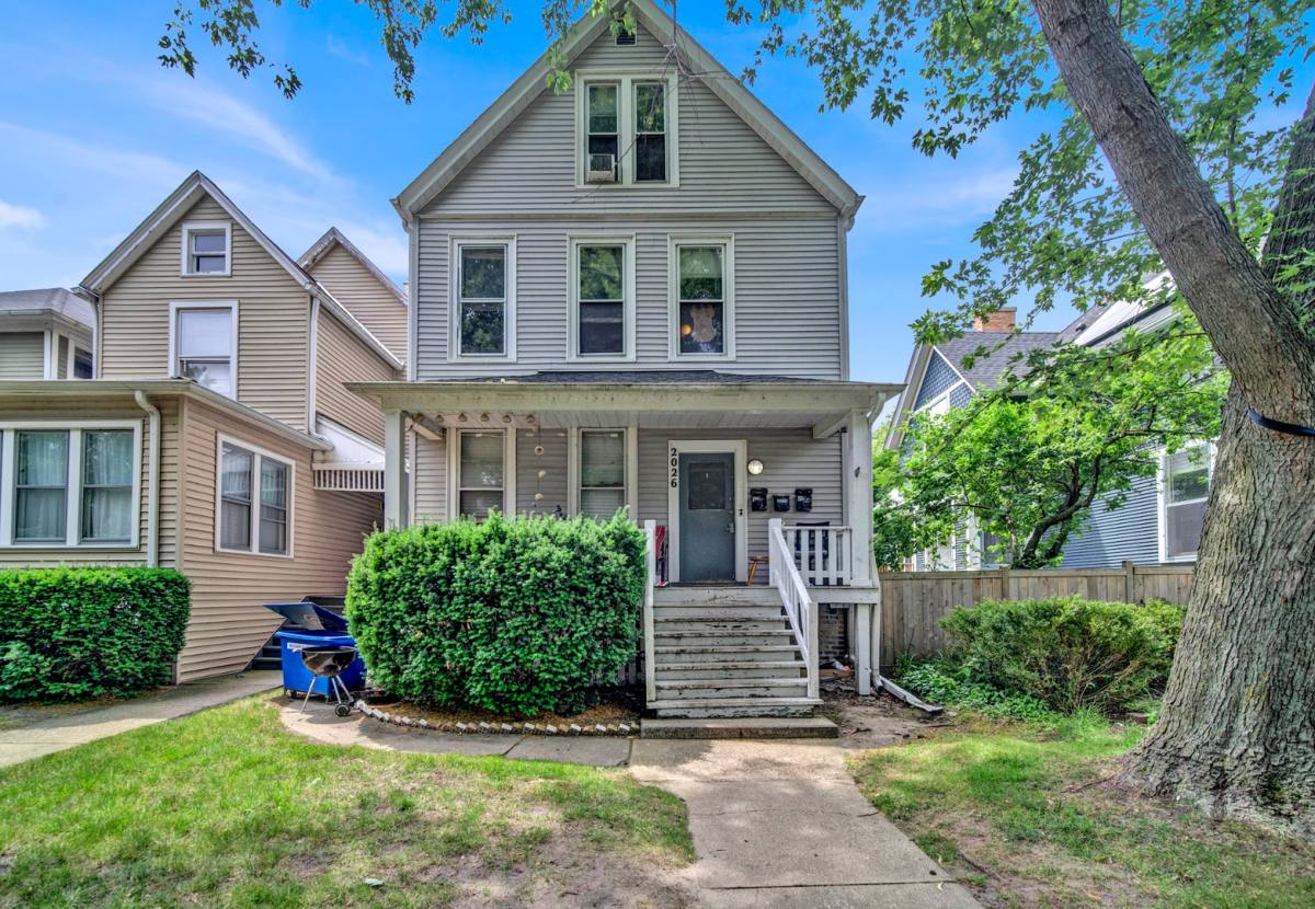 Apartment for rent at 2026 Maple Ave, Evanston, IL 60201