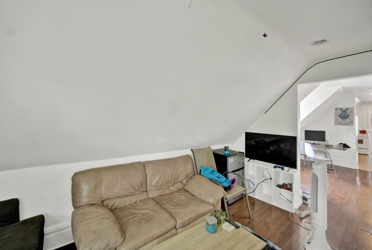 Apartment for rent at 2026 Maple Ave, Evanston, IL 60201