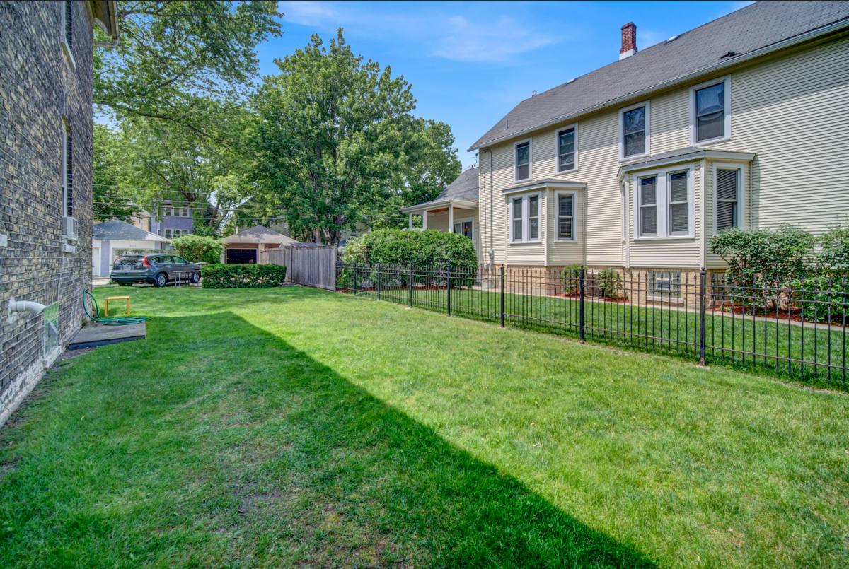 Apartment for rent at 2018 Pratt Court, Evanston, IL 60201