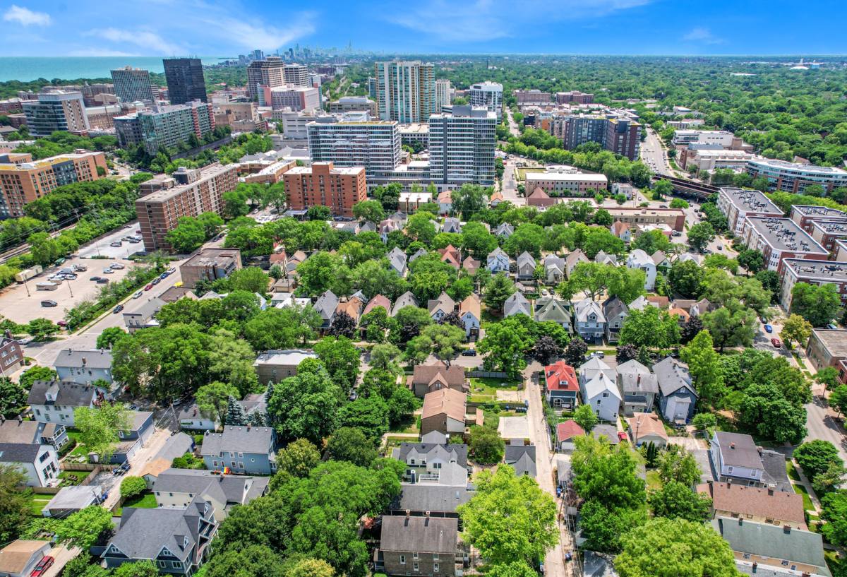 Apartment for rent at 2018 Pratt Court, Evanston, IL 60201