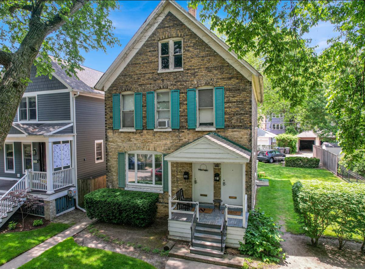 Apartment for rent at 2018 Pratt Court, Evanston, IL 60201