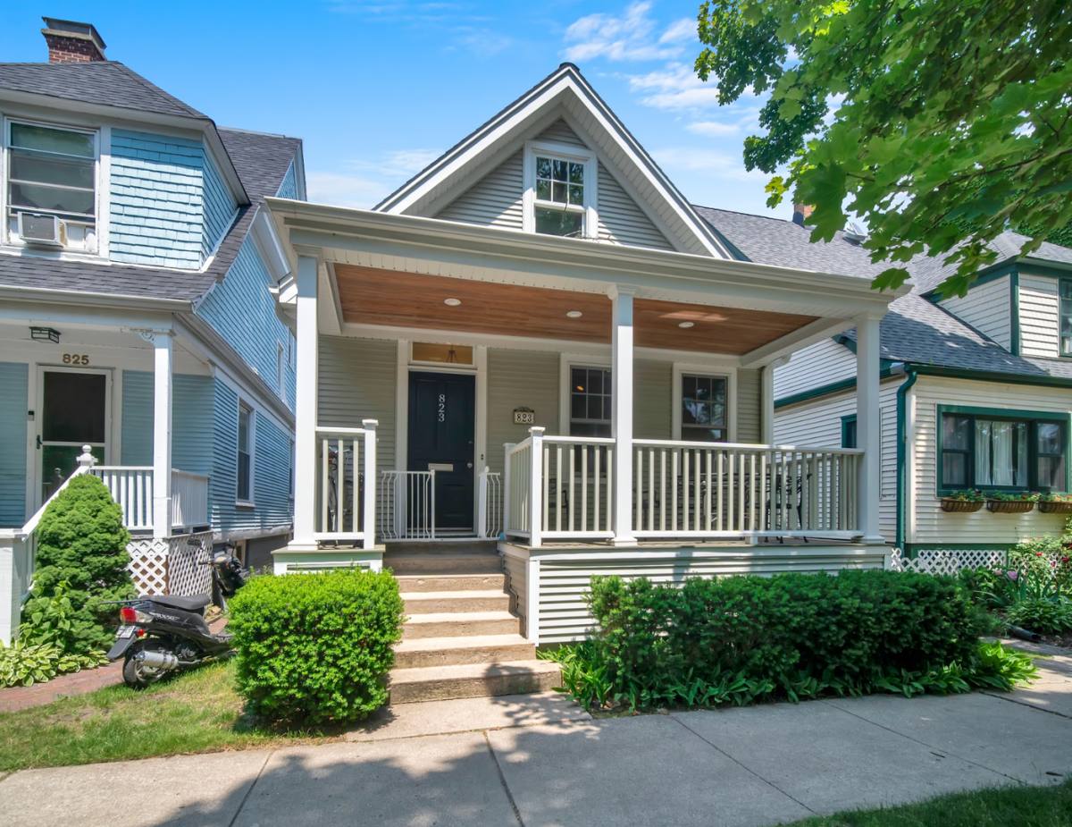 Apartment for rent at 823 Hamlin St, Evanston, IL 60201