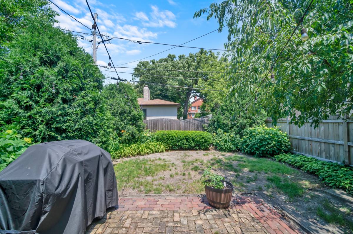 Apartment for rent at 823 Hamlin St, Evanston, IL 60201