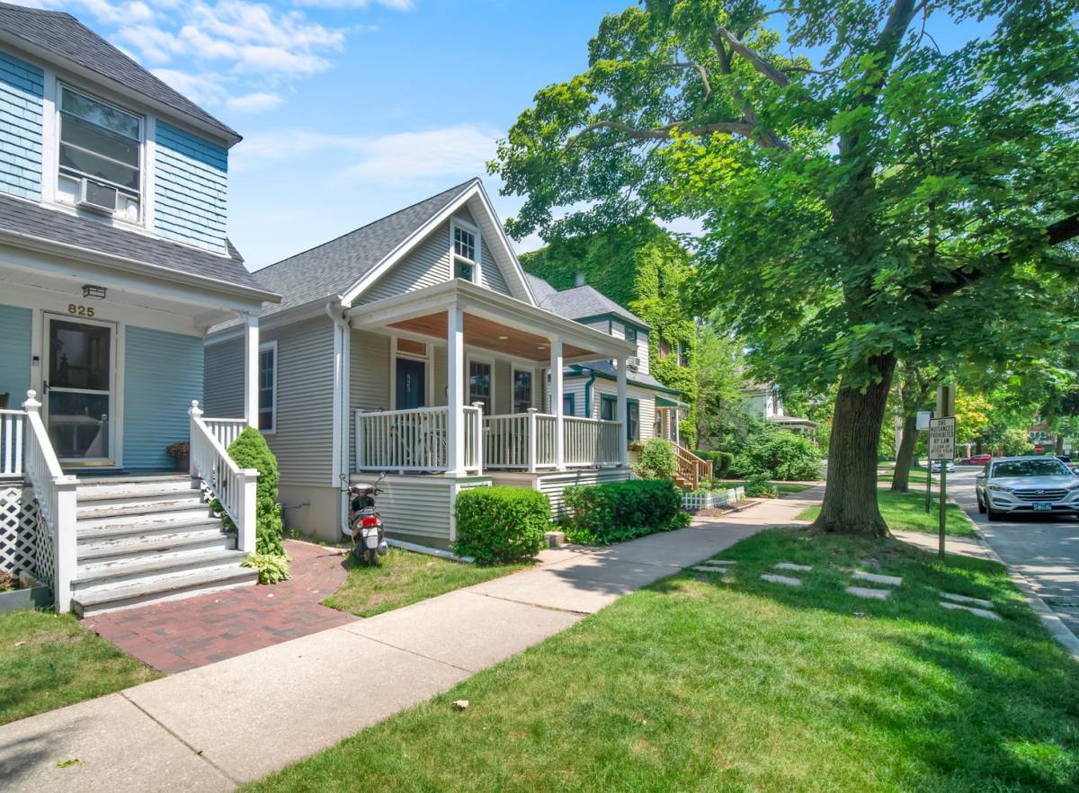 Apartment for rent at 823 Hamlin St, Evanston, IL 60201