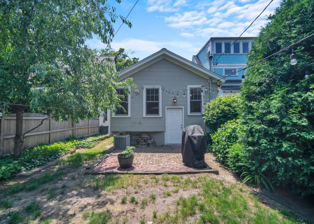 Apartment for rent at 823 Hamlin St, Evanston, IL 60201