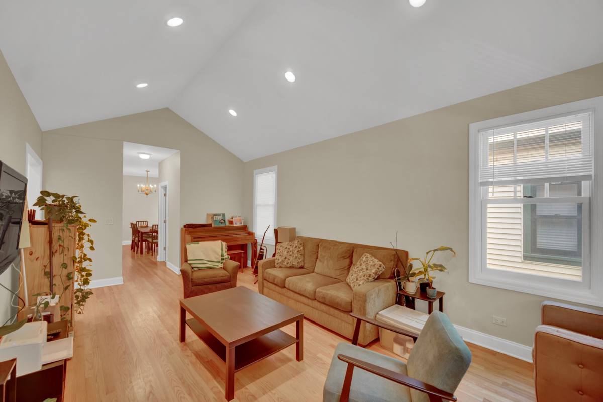 Apartment for rent at 823 Hamlin St, Evanston, IL 60201
