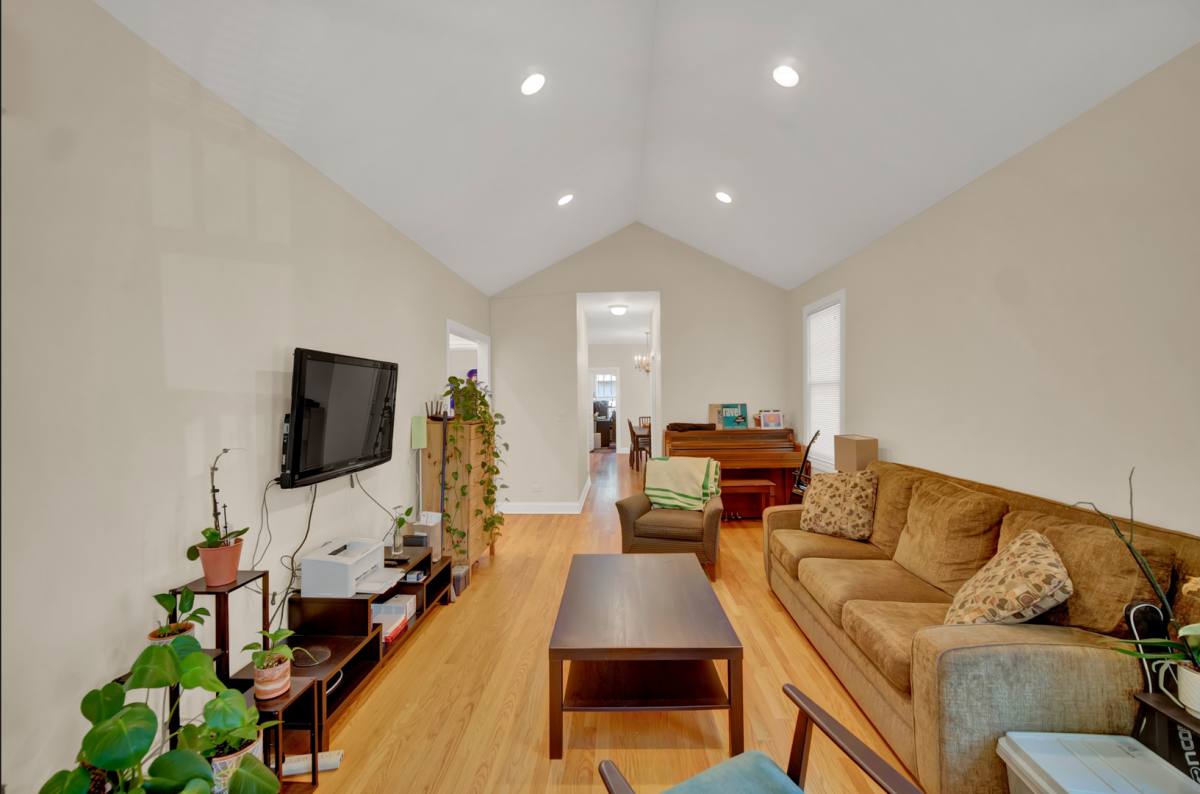 Apartment for rent at 823 Hamlin St, Evanston, IL 60201