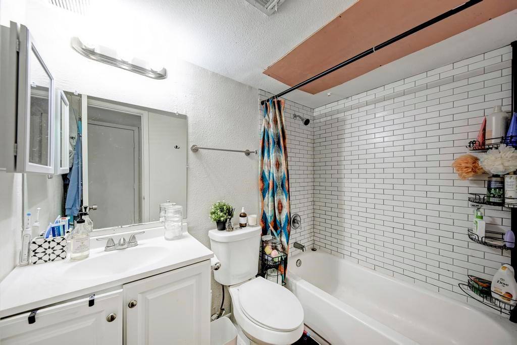 Apartment for rent at 2207 Leon St #2207109A, Austin, TX 78705