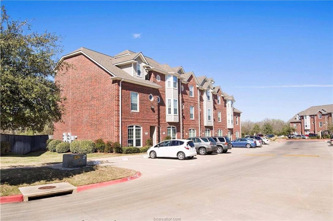 Townhouse for rent at 305 Holleman Dr E #605, College Station, TX 77840