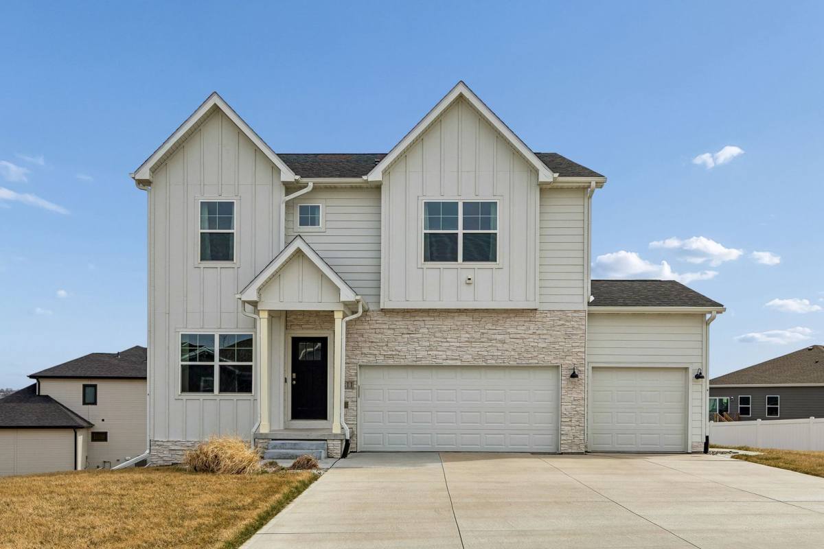 House for rent at 8811 S 65th St, Papillion, NE 68133