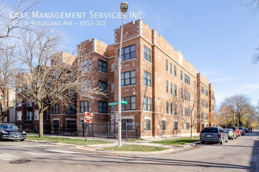 Apartment for rent at 6853 S Ridgeland Ave #302, Chicago, IL 60649