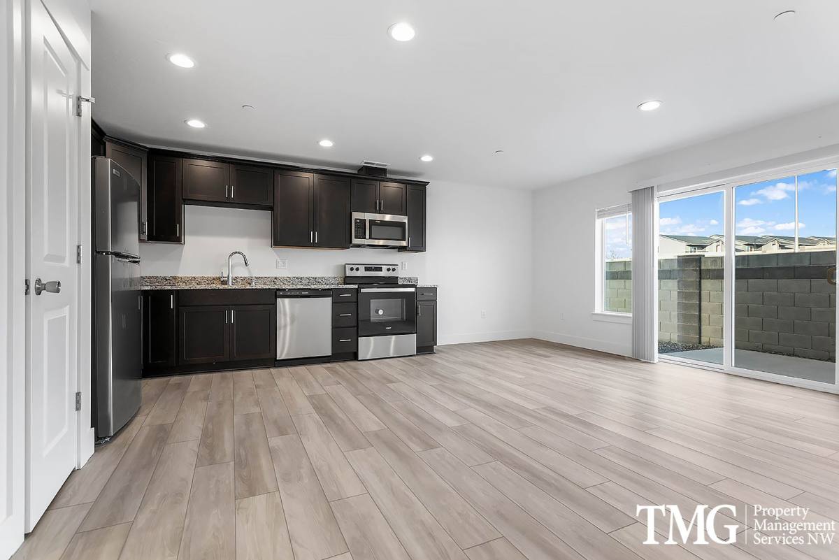 Townhouse for rent at 977 Creer Way - F-117, West Richland, WA 99353
