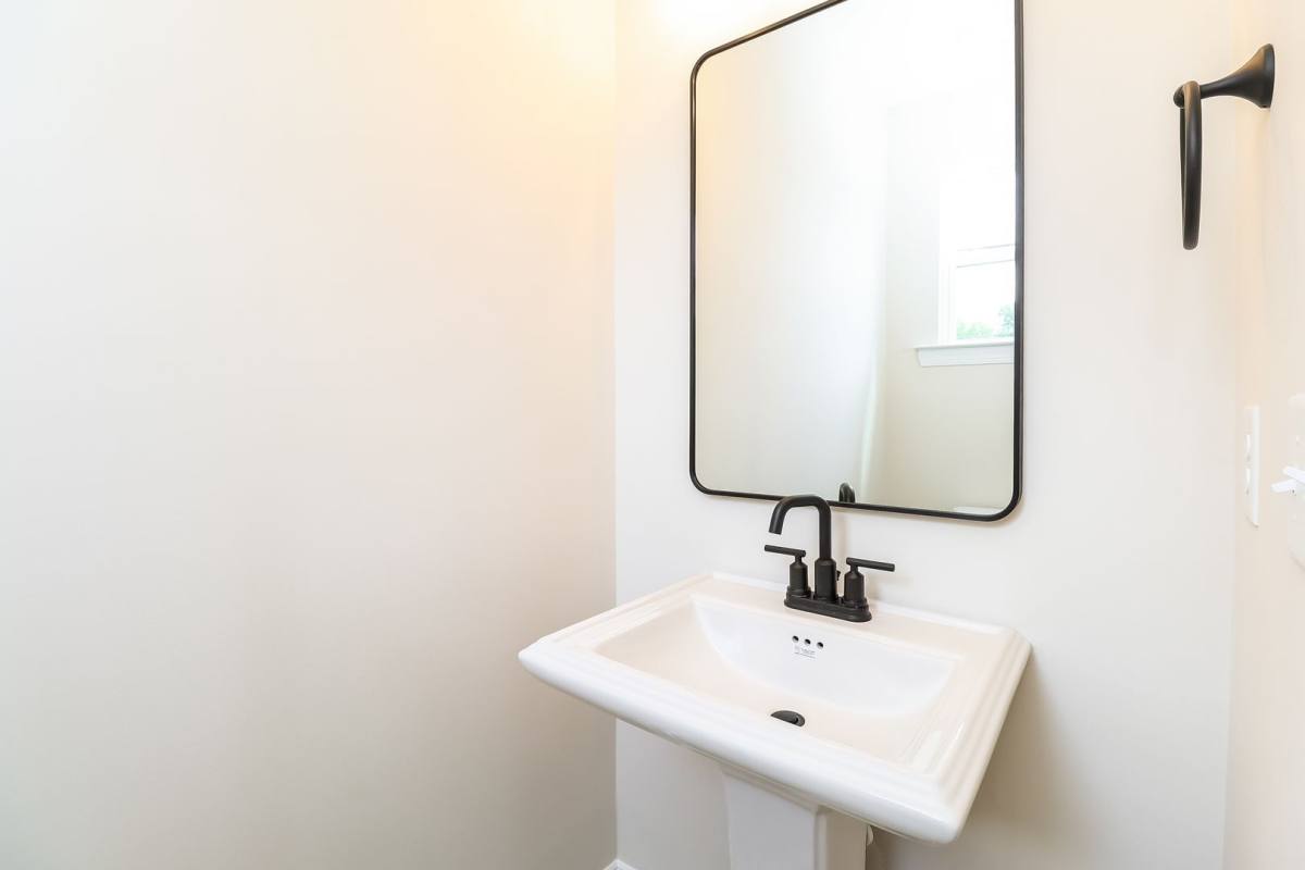Townhouse for rent at 546 Beatties Ford Rd, Charlotte, NC 28216
