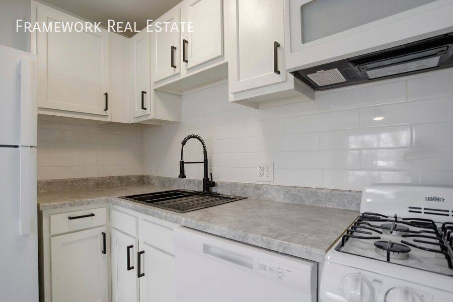 Apartment for rent at 1515 Clermont St #210, Denver, CO 80220