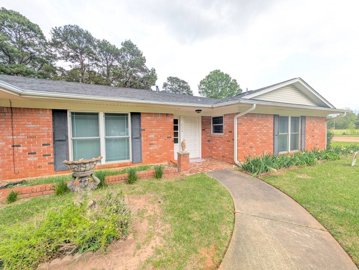 Apartment for rent at 635 Summit Dr, Texarkana, AR 71854