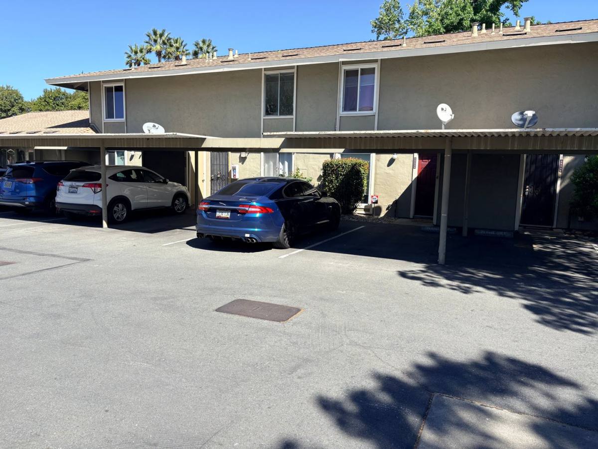 Townhouse for rent at 2069 Olivera Rd, Concord, CA 94520