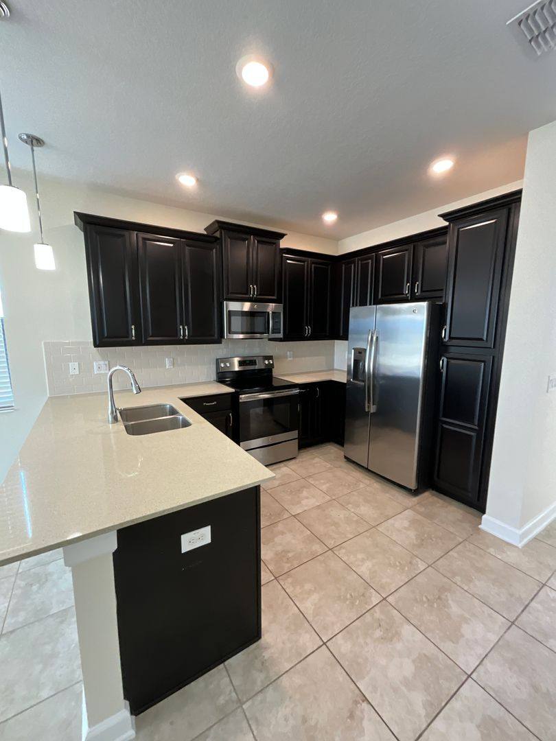 Townhouse for rent at 8545 Zoeller Hills Dr, Davenport, FL 33896