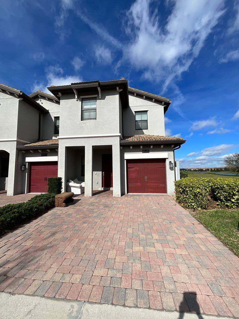 Townhouse for rent at 8545 Zoeller Hills Dr, Davenport, FL 33896