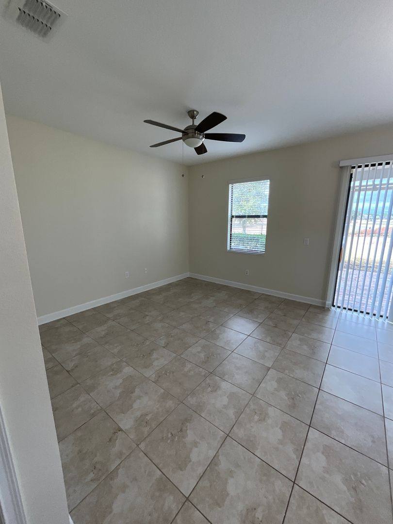 Townhouse for rent at 8545 Zoeller Hills Dr, Davenport, FL 33896