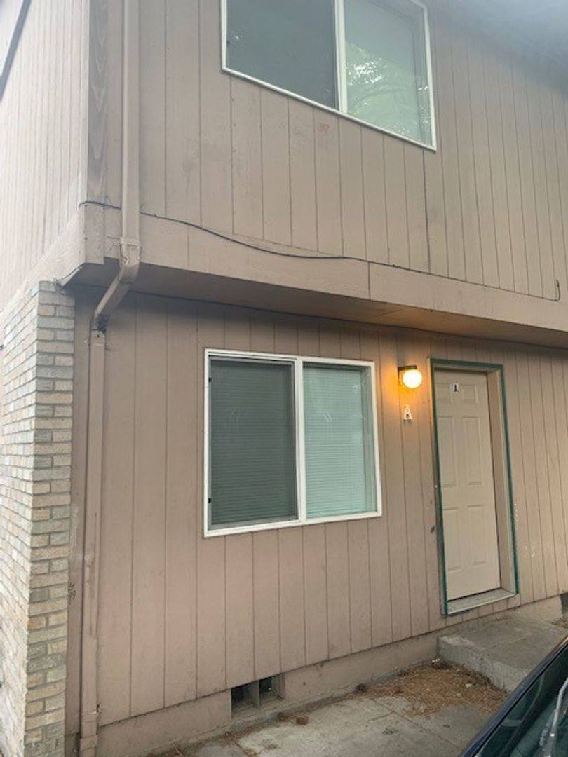 Townhouse for rent at 2035 Highway Ave NE, Salem, OR 97301