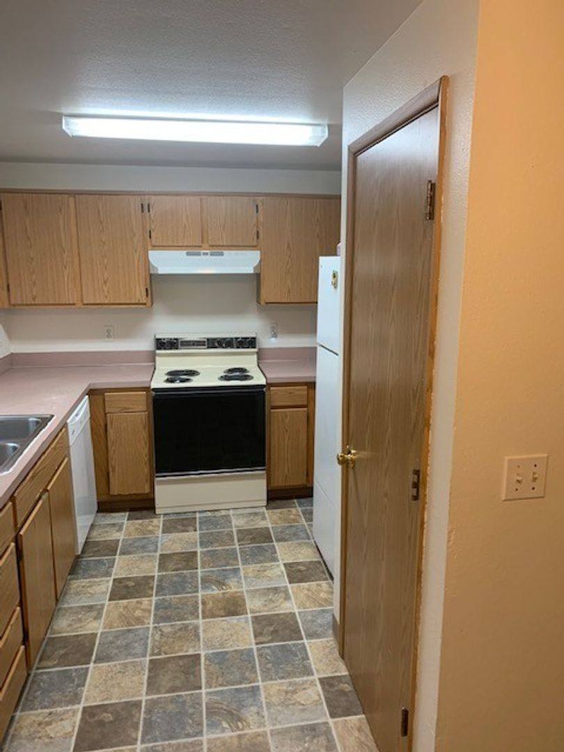 Townhouse for rent at 2035 Highway Ave NE, Salem, OR 97301