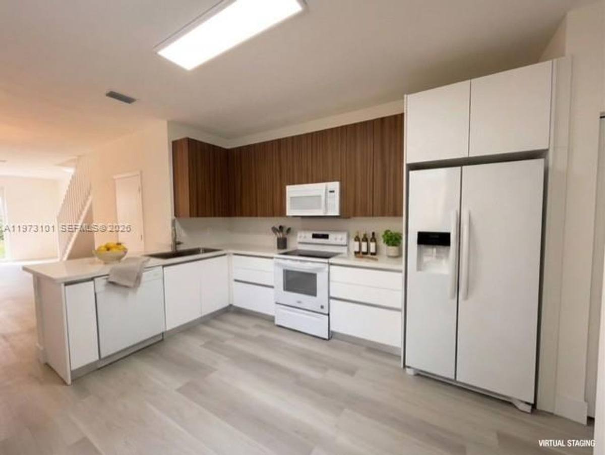 Townhouse for rent at 2179 Hacienda Terrace, Fort Lauderdale, FL 33327