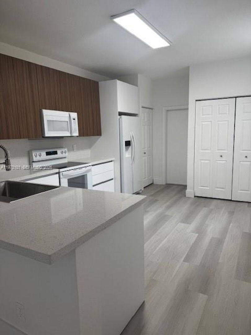 Townhouse for rent at 2179 Hacienda Terrace, Fort Lauderdale, FL 33327