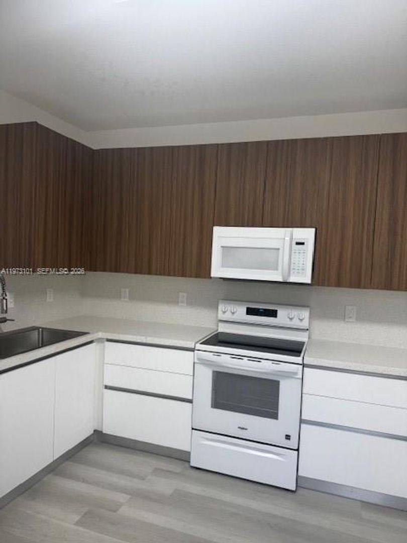 Townhouse for rent at 2179 Hacienda Terrace, Fort Lauderdale, FL 33327