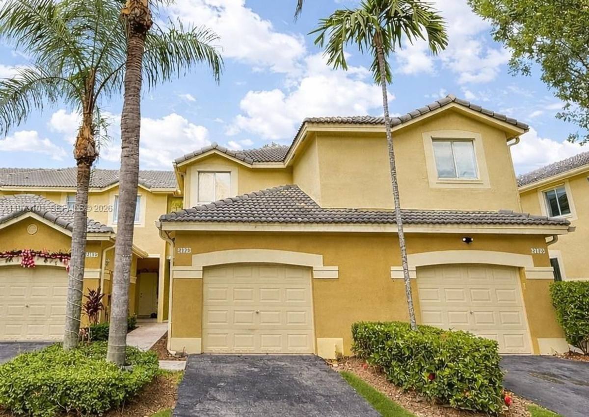 Townhouse for rent at 2179 Hacienda Terrace, Fort Lauderdale, FL 33327