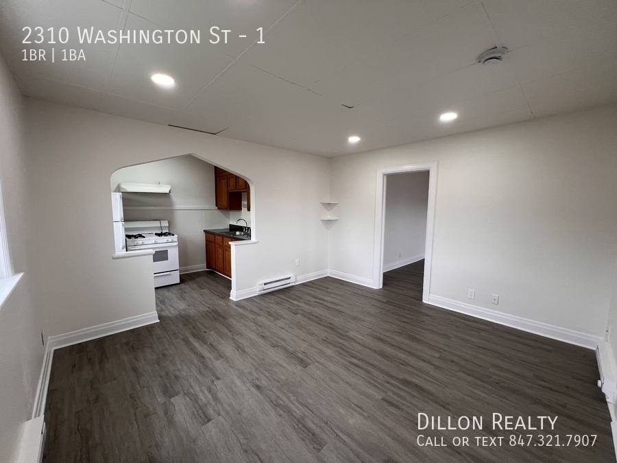 Apartment for rent at 2310 Washington St #1, Waukegan, IL 60085