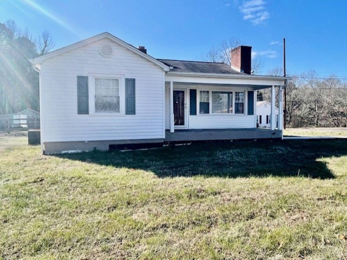 House for rent at 8325 Mount Holly Rd, Charlotte, NC 28214