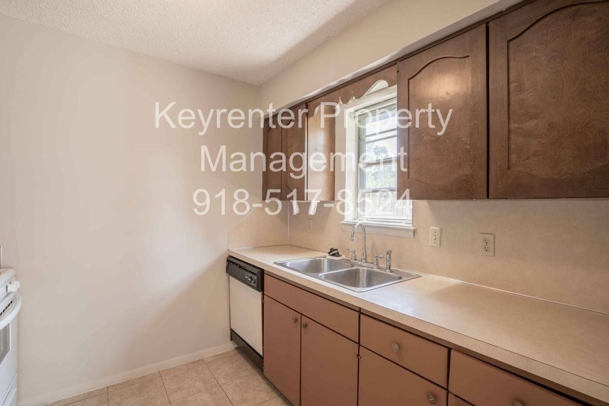 Apartment for rent at 6135 S Troost Ave, Tulsa, OK 74136