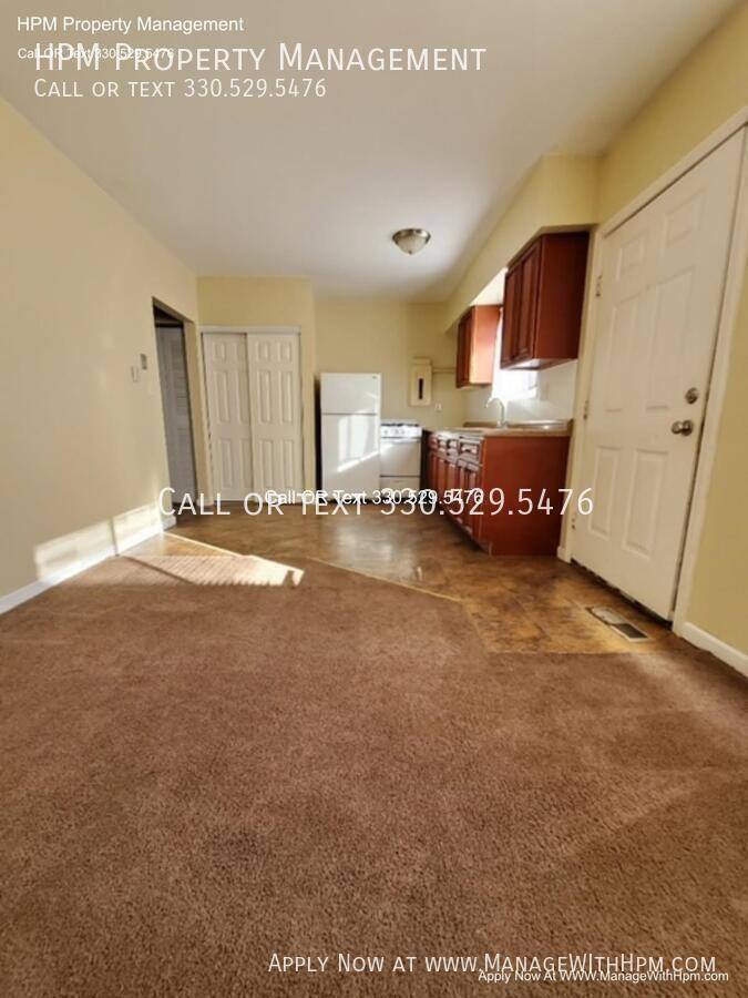 Apartment for rent at 2387 Newton, Akron, OH 44305