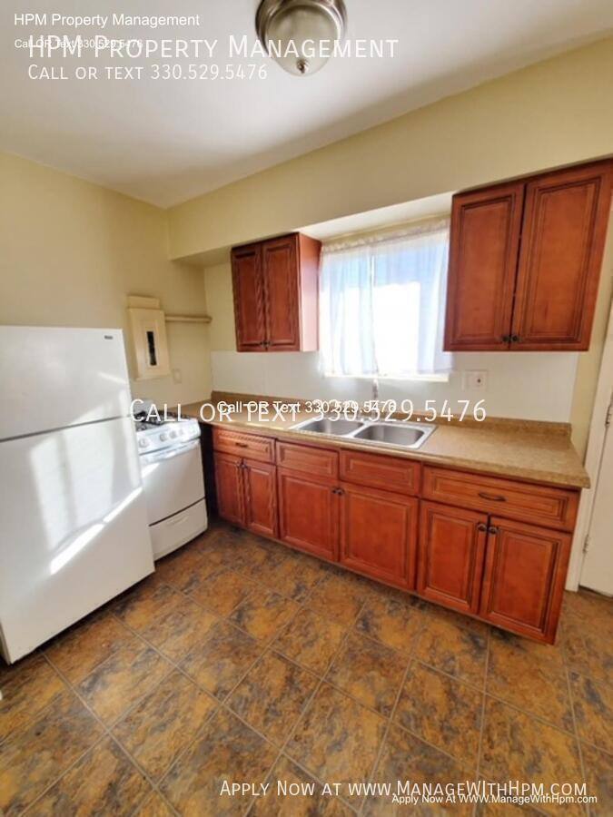 Apartment for rent at 2387 Newton, Akron, OH 44305