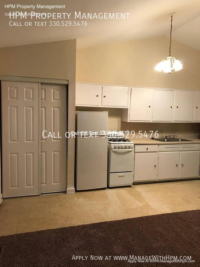 Apartment for rent at 2387 Newton, Akron, OH 44305