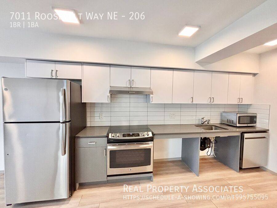 Apartment for rent at 7011 Roosevelt Way NE #206, Seattle, WA 98115