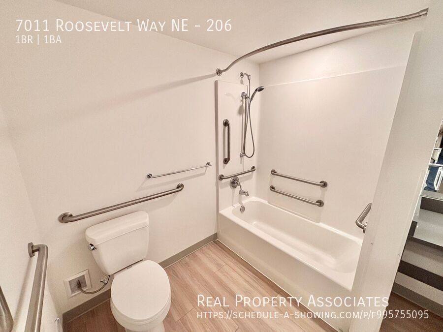 Apartment for rent at 7011 Roosevelt Way NE #206, Seattle, WA 98115