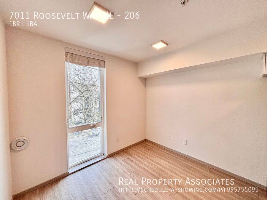 Apartment for rent at 7011 Roosevelt Way NE #206, Seattle, WA 98115